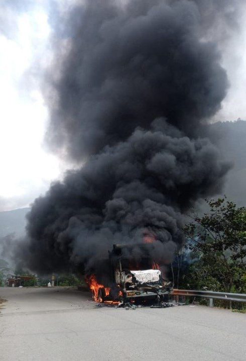 Volqueta Hidroituango quemada