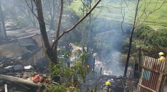 [Video] Una persona murió en voraz incendio en el barrio Blanquizal