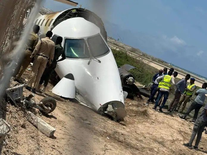 [Video] ¡Milagro! Avión se partió en dos y sus pasajeros sobrevivieron