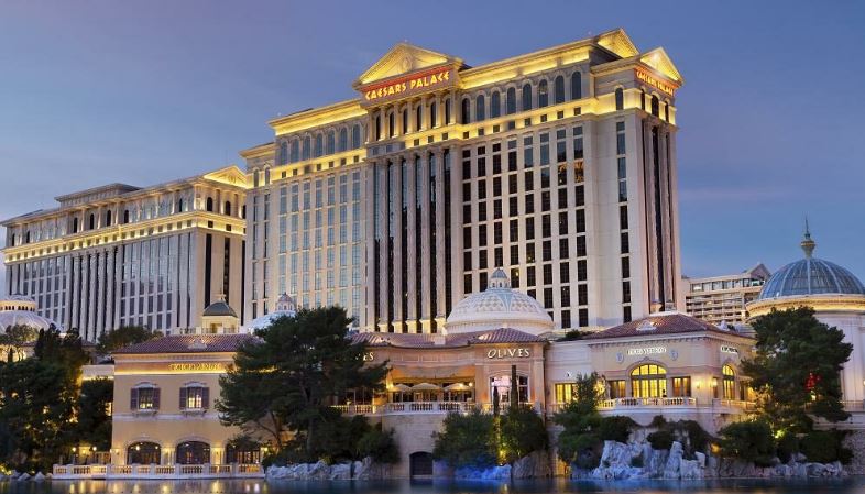 Pánico en un hotel de Las Vegas, hombre tomó como rehén a su esposa