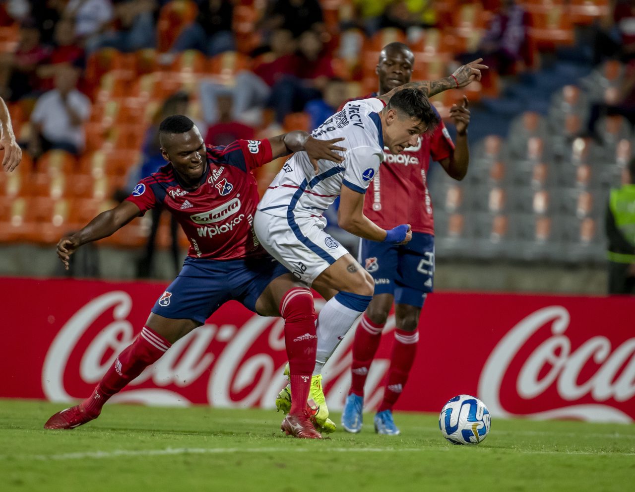 ¡Hubo polémica! DIM cayó ante San Lorenzo en la Copa Sudamericana. No le pitaron una clara mano penal