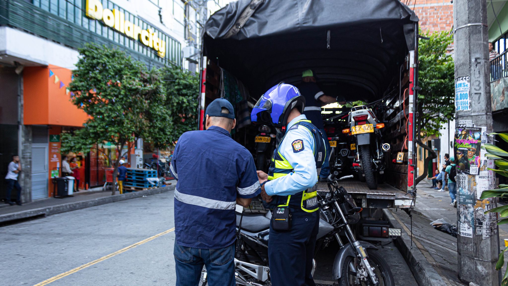 En nuevos operativos inmovilizaron más de 100 motos por invadir el carril del Metroplús