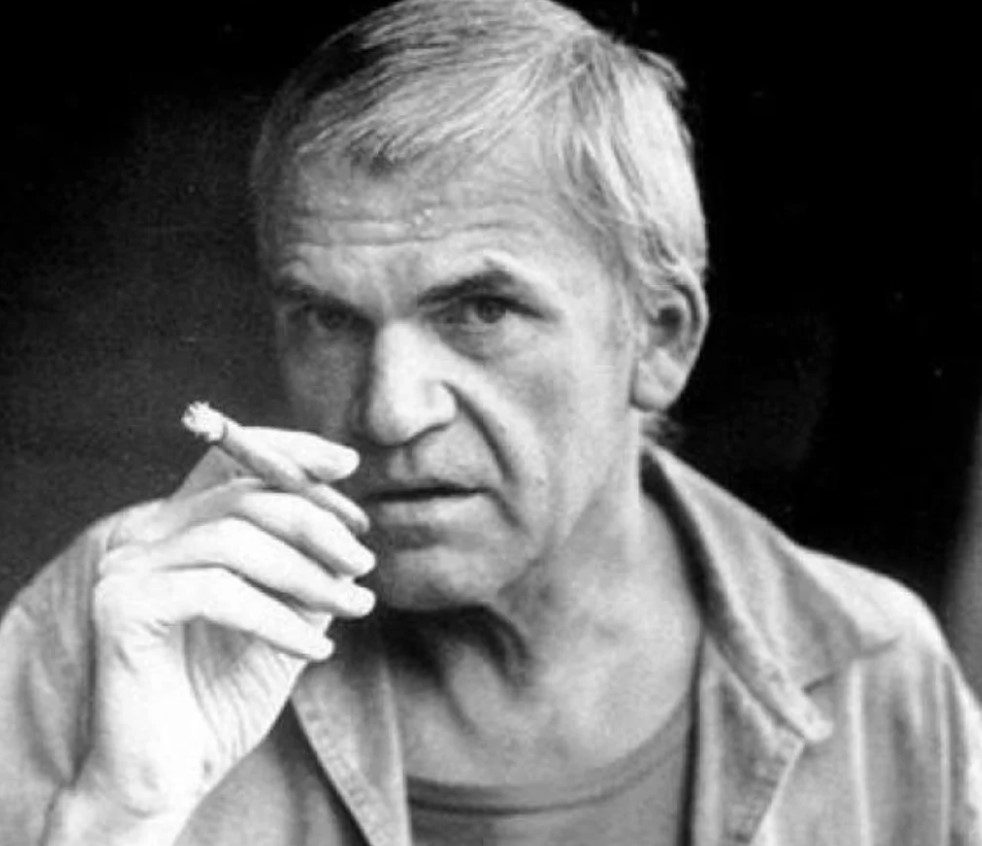 Fallece Milan Kundera, el genio literario detrás de 