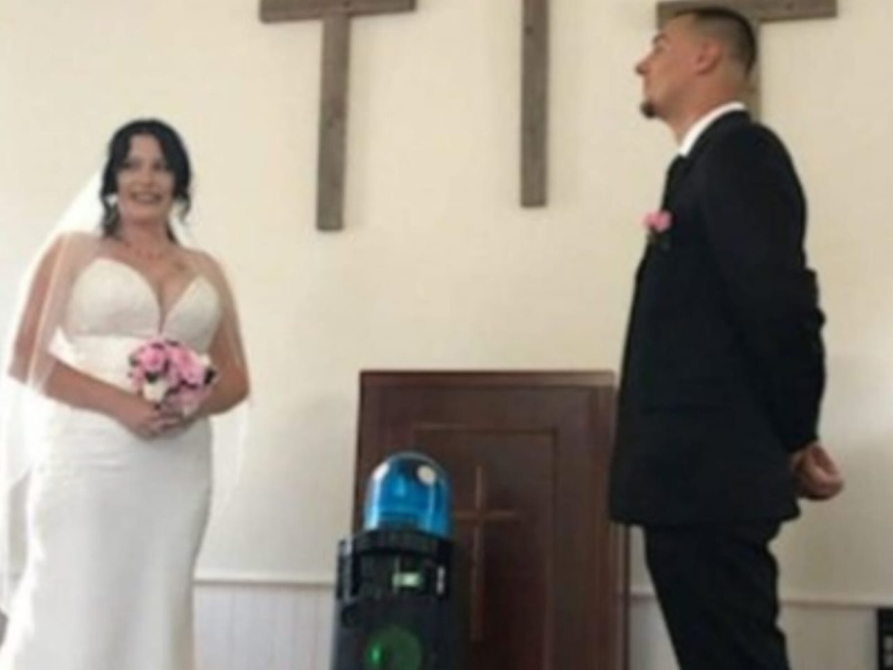 ¿Sacerdotes? En un hecho histórico, a esta pareja los casó Chat GPT