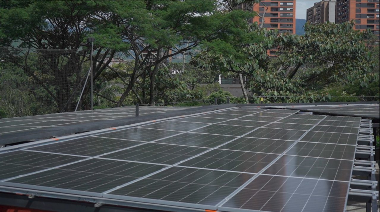 Telemedellín cuenta con nuevo sistema de paneles solares