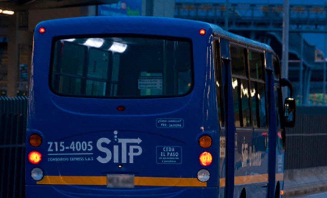 [Video] ¡El colmo! Un conductor de bus fue apuñalado por pasajeros que se querían colar