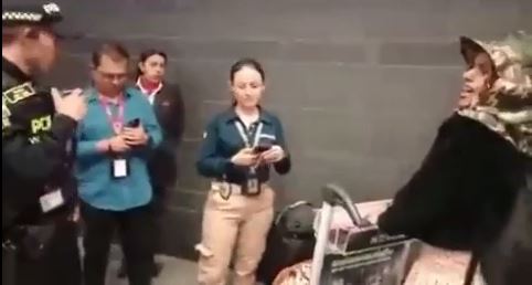 [Video] Extranjera que agredió a funcionaria en El Dorado será expulsada de Colombia