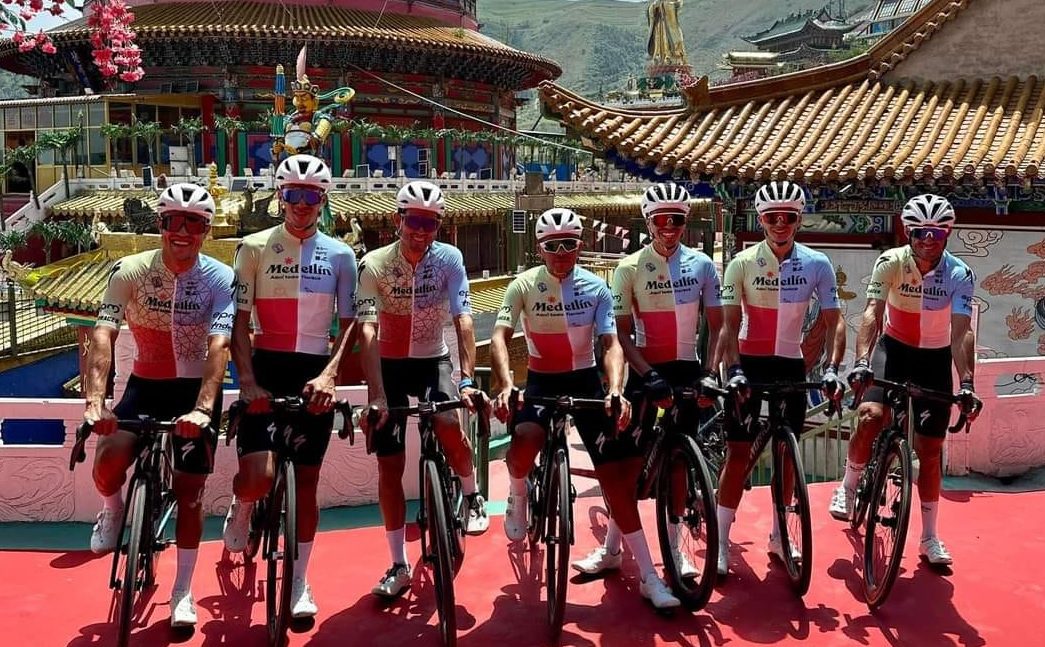 TM Sports junto al Team Medellín EPM en el Tour de Qinghai Lake, en China