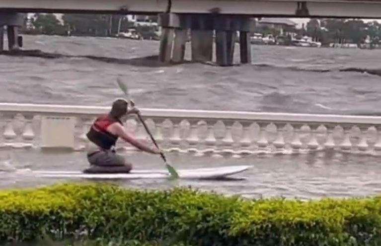 [Video] ¡Al mal tiempo buena cara! Habitantes salen a practicar deporte luego del paso de Idalia