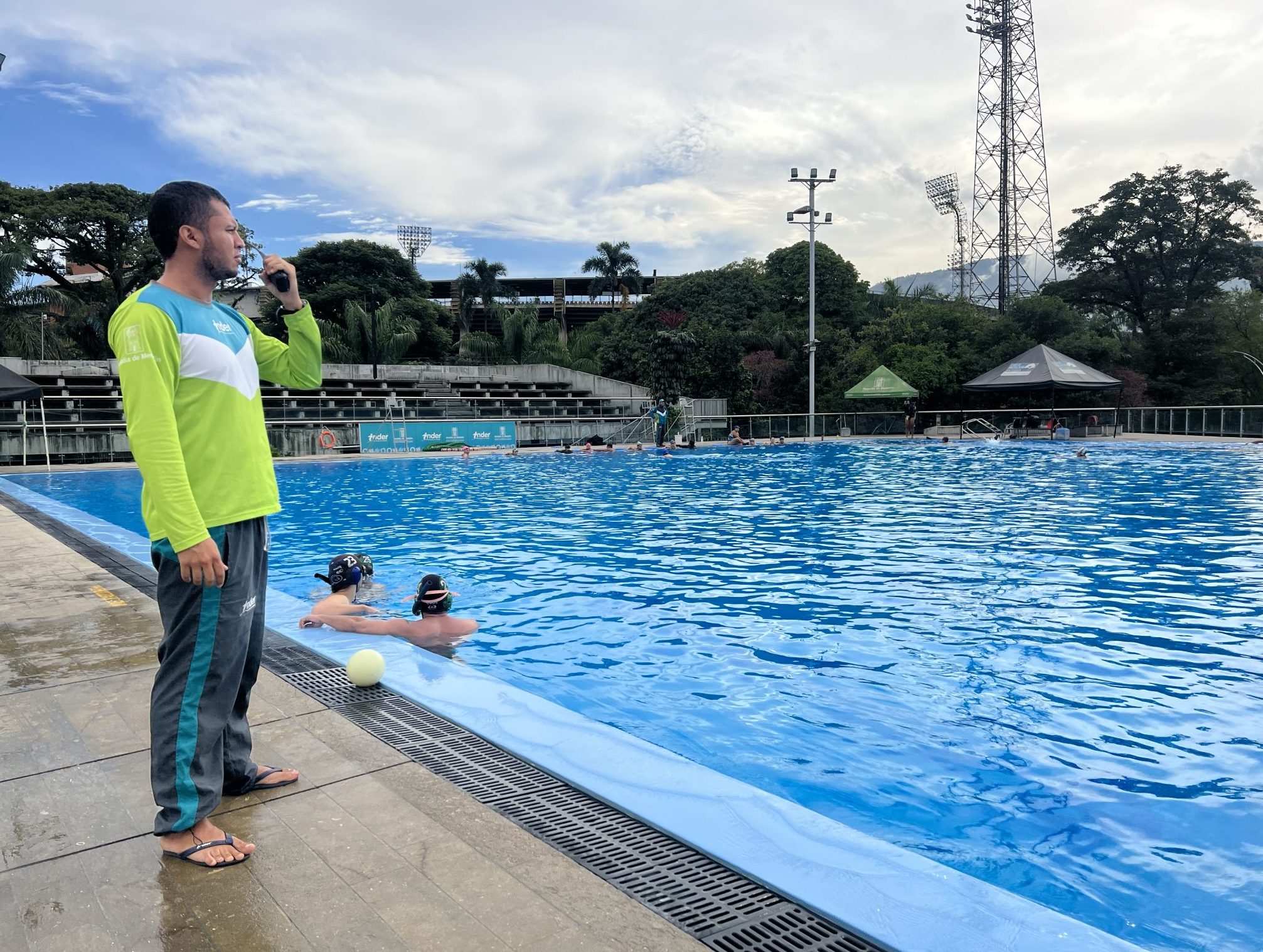 ¿Está buscando empleo? El Inder abre 10 vacantes para operadores de piscina