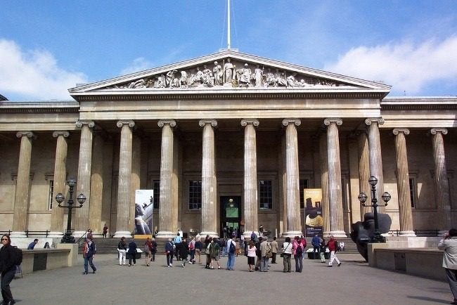 Hombre herido en el Museo Británico Londres