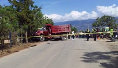 ¡Atención! Dos menores de edad y una mujer mueren en grave accidente vía a Villa de Leyva