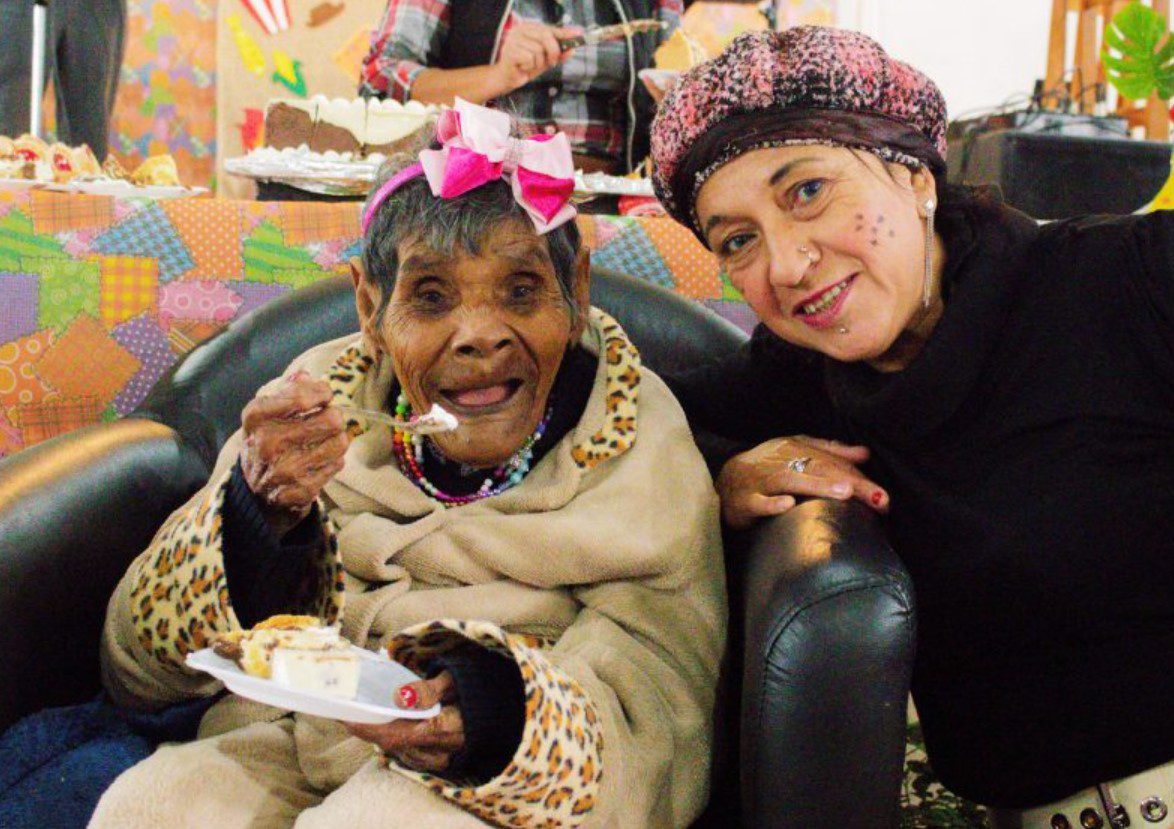 [Video] ¡Qué pasos! Abuela cumplió 123 años y los celebró bailando