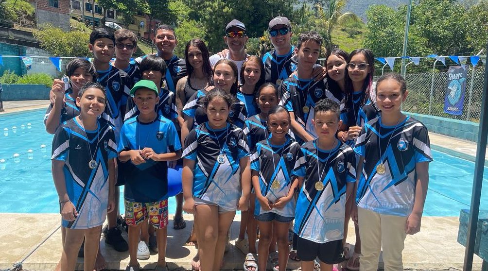 Se realizó 3° Festival del Club Sharks de natación, en Barbosa