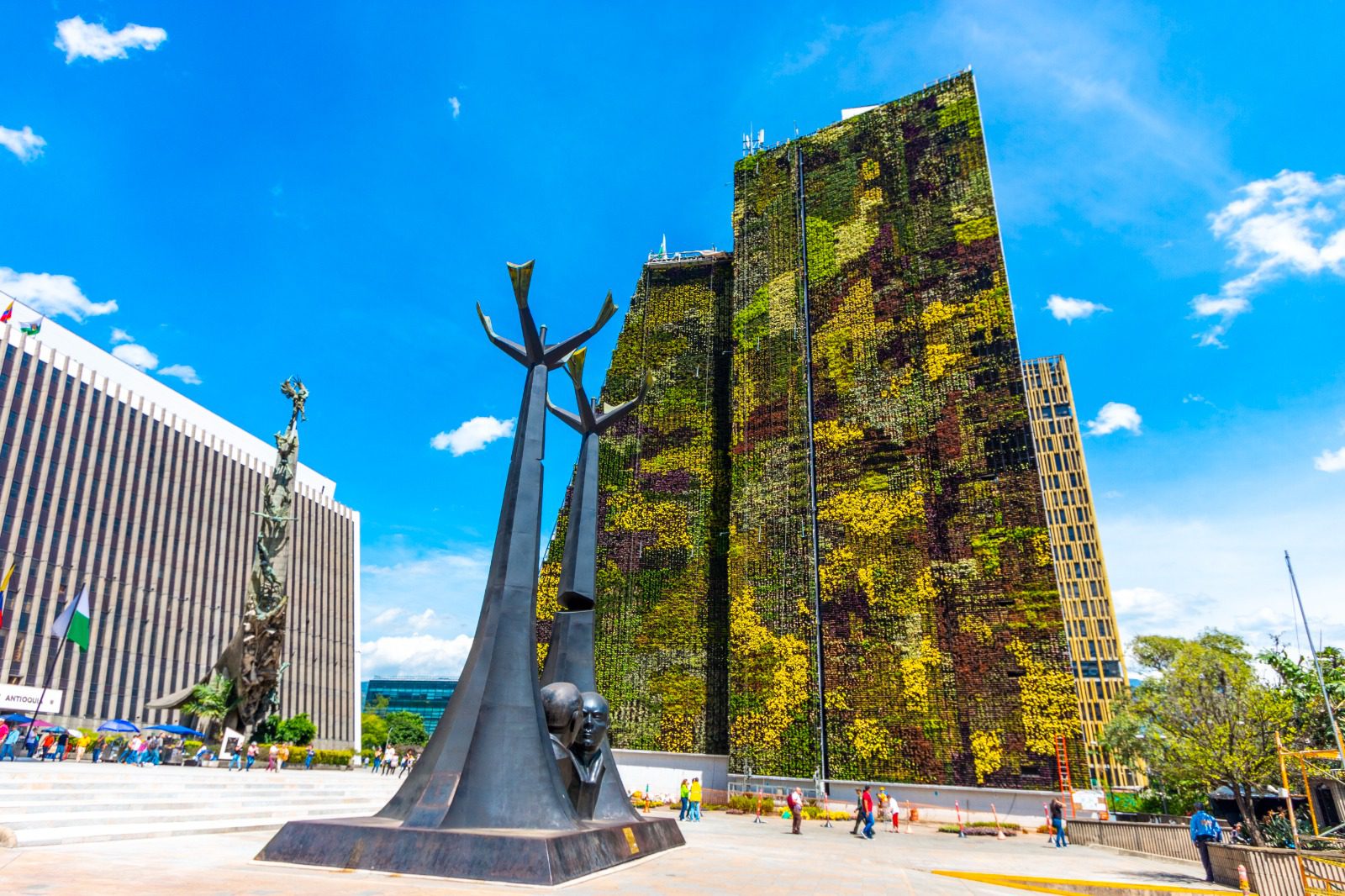 [Fotos] Medellín tiene el segundo muro verde más grande de Latinoamérica