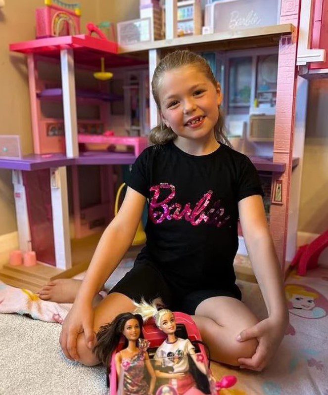 Olivia Barret le escribe a directora de Barbie