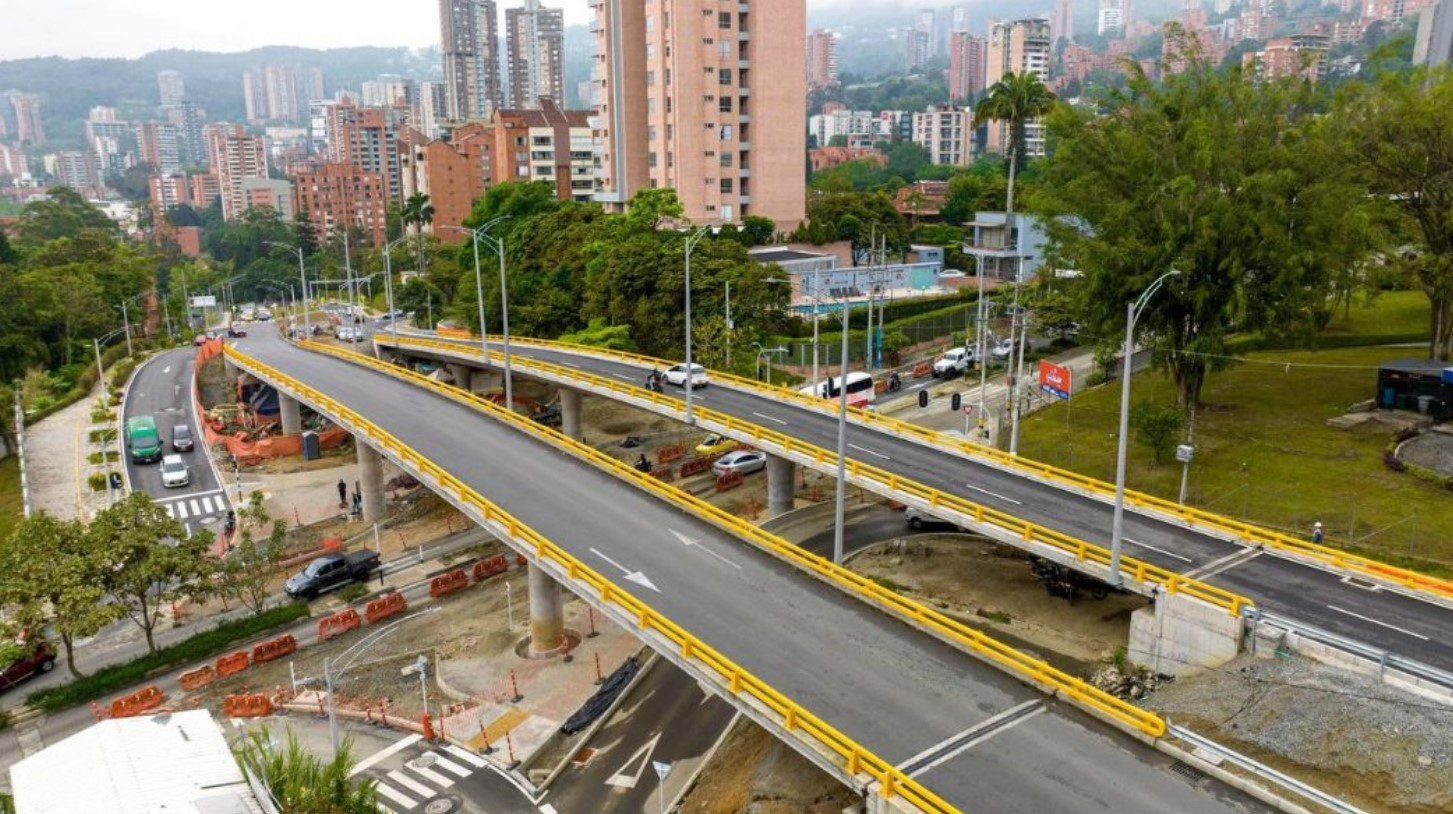 Puente de la Avenida 34 con Los Parra 