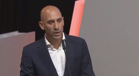 “No voy a dimitir”: Rubiales se queda en la RFEF luego del beso con Jenni Hermoso