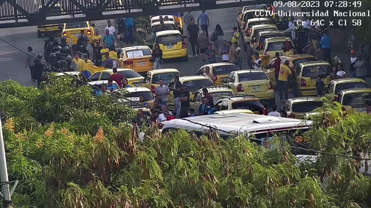 ¡Colapsados varios puntos! Así está la movilidad en Medellín, por el paro de taxistas