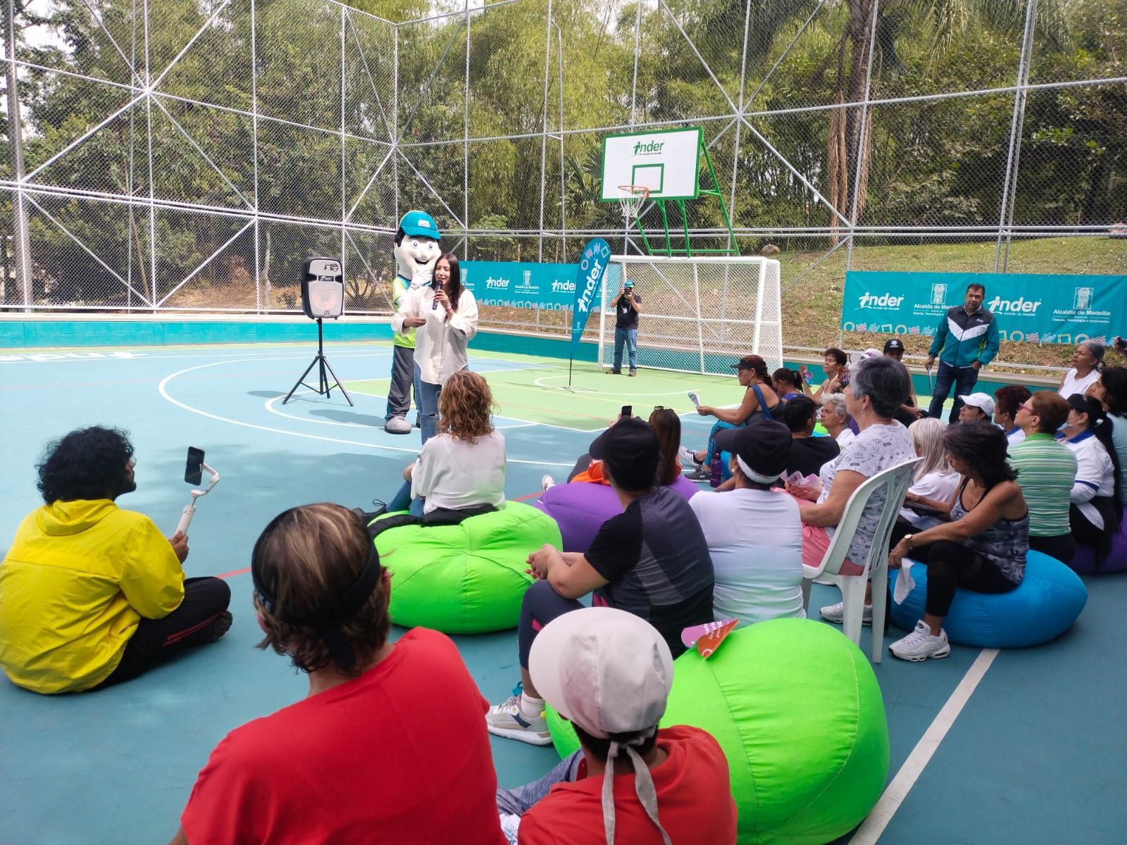 La Ladera y otras 9 comunas recibieron nuevos escenarios deportivos renovados por el Inder