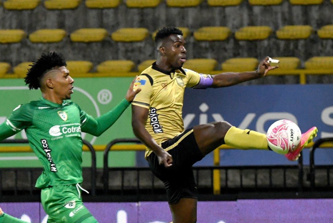 Águilas Doradas sigue líder en la liga colombiana