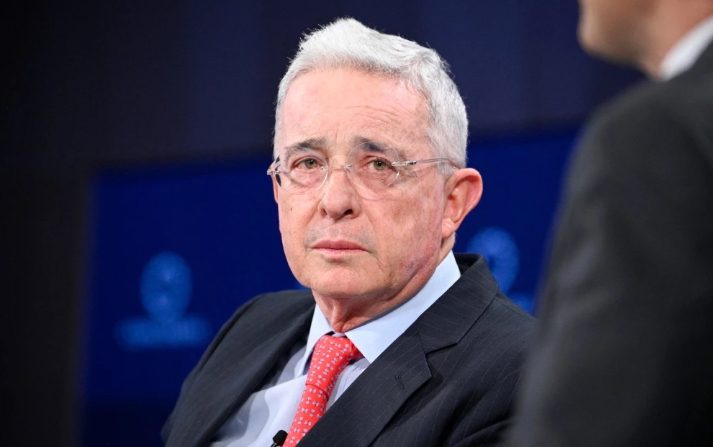 ¡Atención! Expresidente Álvaro Uribe es llamado a juicio