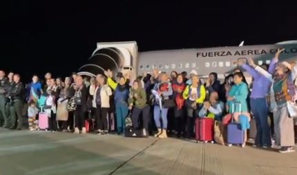 [Video] Llegó avión con los primeros colombianos que salieron de Israel