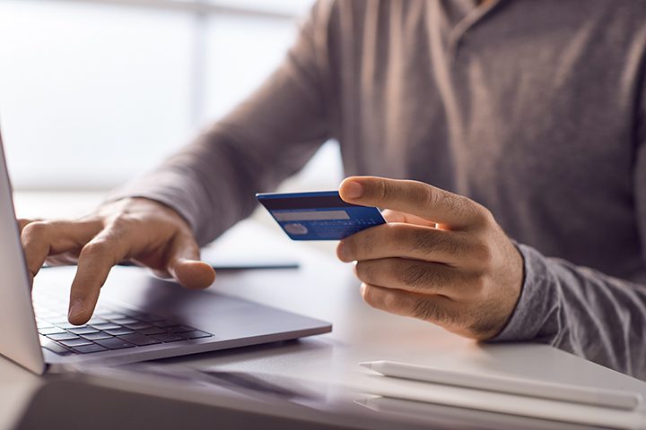 Estafaron a familia con un supuesto viaje que se ganaron en un centro comercial