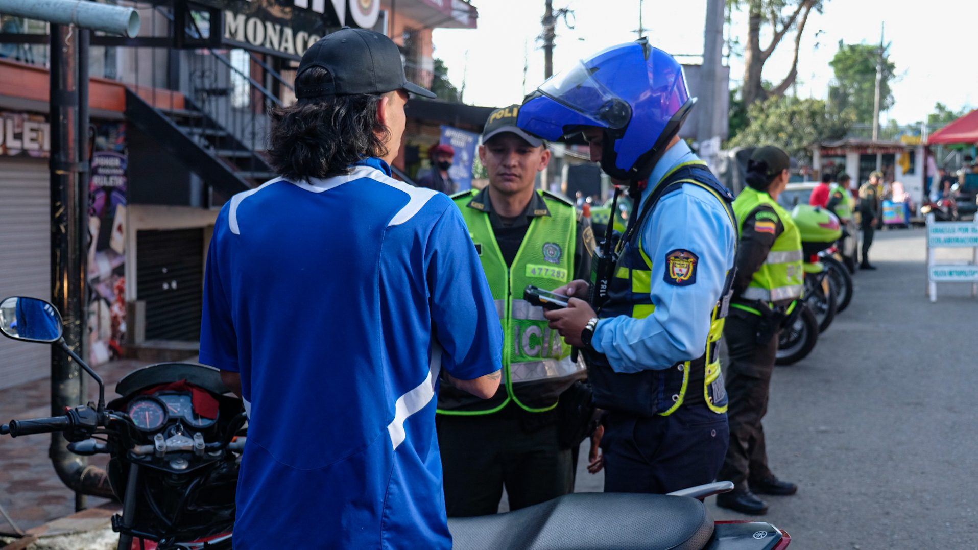 Más de mil motos han sido inmovilizadas por invasión al carril metroplús en Manrique