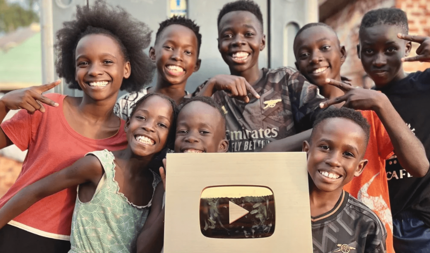 Por sus bailes y carisma, estos niños africanos recibieron su primera placa de YouTube