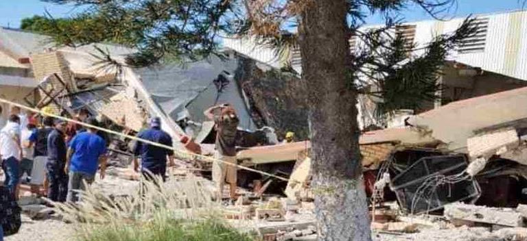 [Video] Se cayó el techo de una iglesia en México y dejó 10 personas muertas en un bautizo