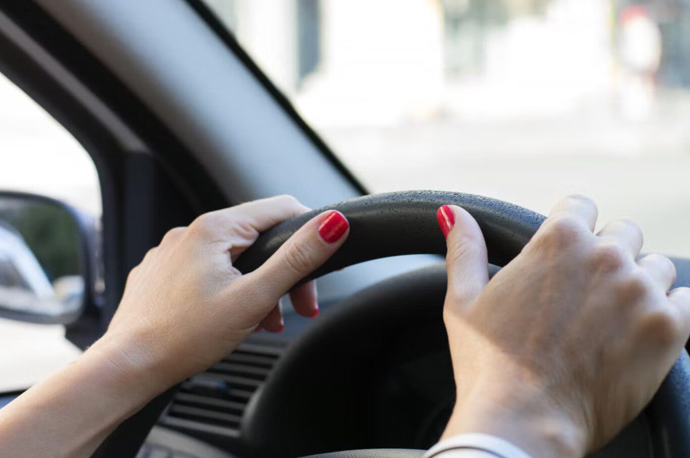 Una taxista recibió muy buena propina por quedarse callada durante un servicio