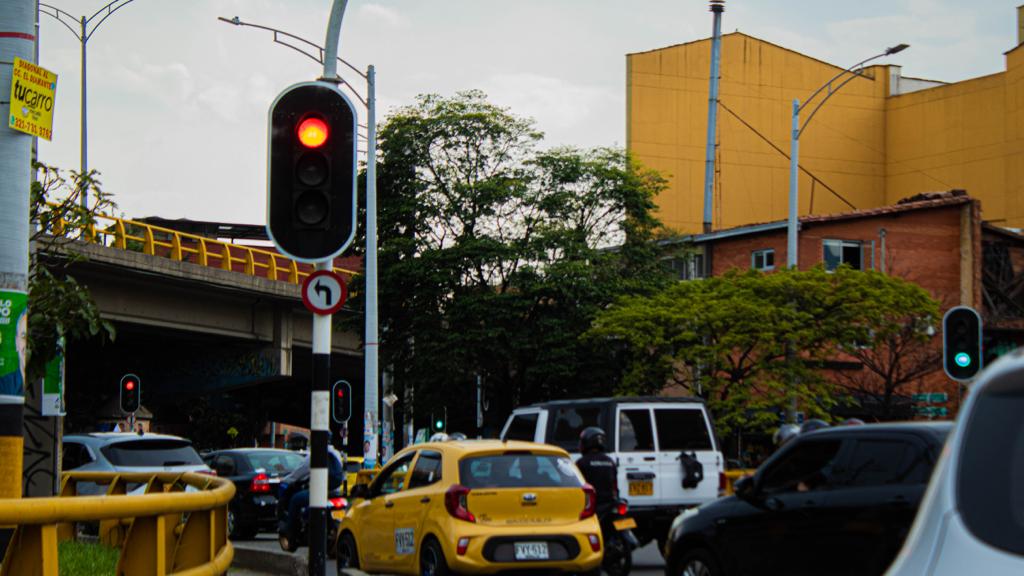 Semáforos vandalizados generan accidentes y lesiones