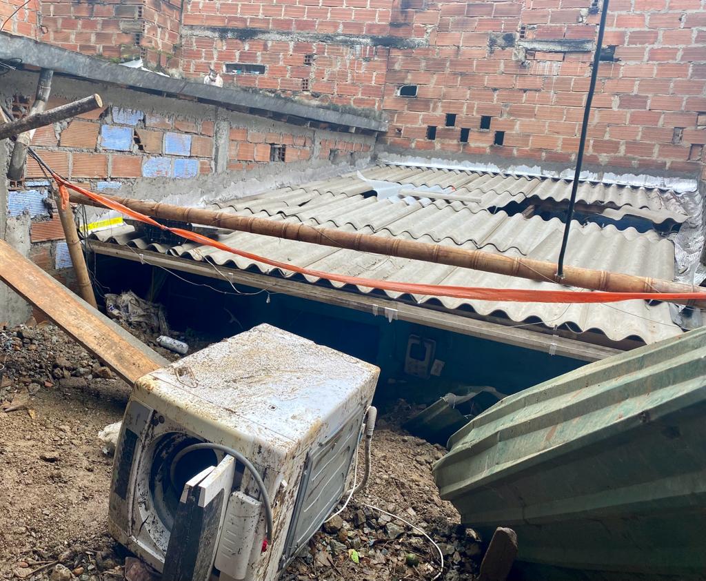 Tormenta destruyó hogares en Bello, vecinos claman por ayuda urgente