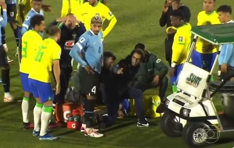 ¡Atención! Neymar salió en camilla y llorando en el partido entre Uruguay y Brasil