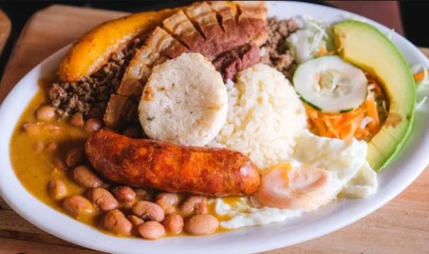 Esta es la mejor ruta gastronómica para hacer en Medellín, según la inteligencia artificial