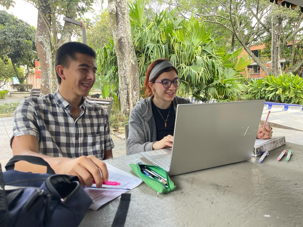 A estudiante becado de la Universidad de Medellín le cobraron el semestre y ahora busca ayuda para financiarlo