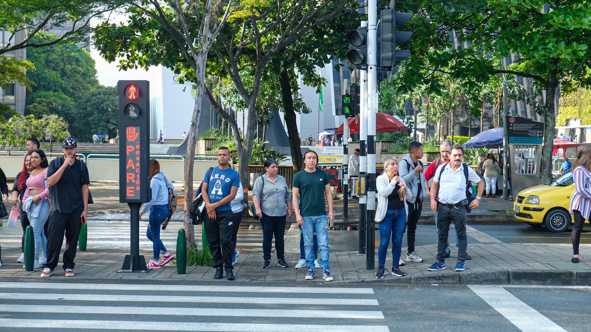 Así son los nuevos semáforos inteligentes instalados en la Avenida San Juan