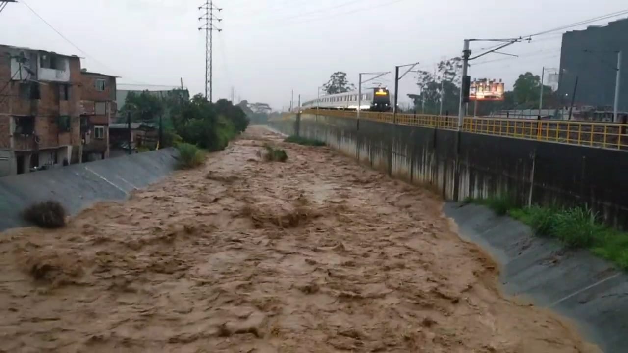 [Video] ¡Qué susto! Así está el Río Medellín debido a las lluvias de las últimas horas en el Valle de Aburrá