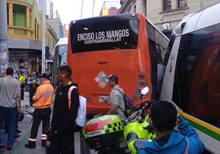 ¡Atención! 13 personas lesionadas deja accidente con el Tranvía