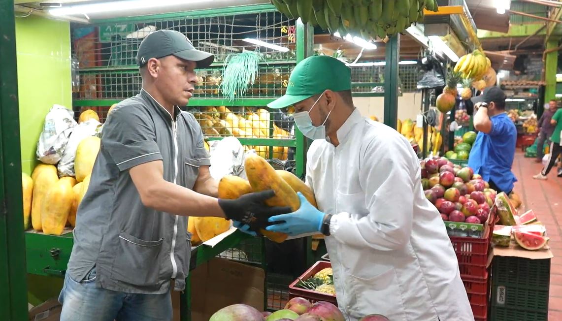 Comerciantes de la Plaza Minorista aportan a Seguridad Alimentaria en Medellín