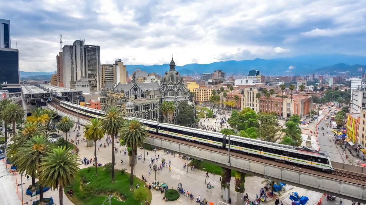 🥳 ¡Feliz cumpleaños, Medellín! Celebramos 348 años de historia y resiliencia