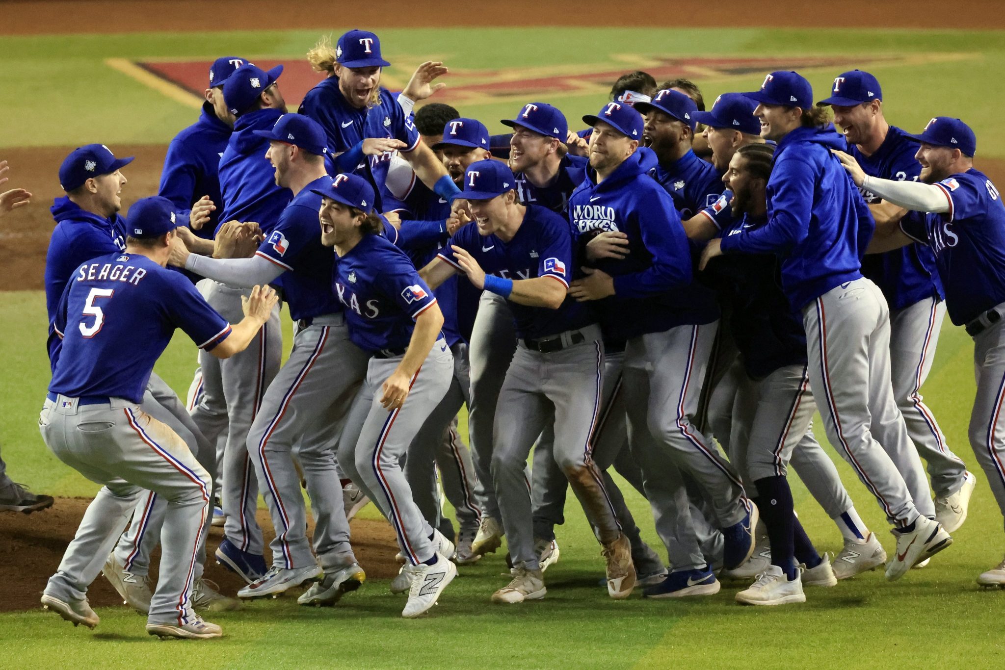 Los Texas Rangers por fin festejaron en la Serie Mundial de béisbol