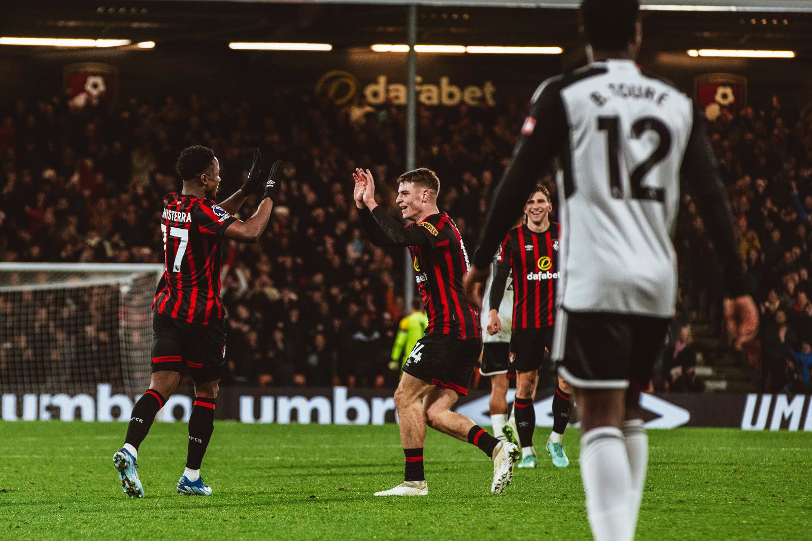 Sinisterra marcó golazo en el Boxing Day