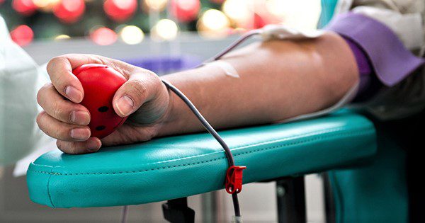 Bancos de sangre esperan donantes para fin de año