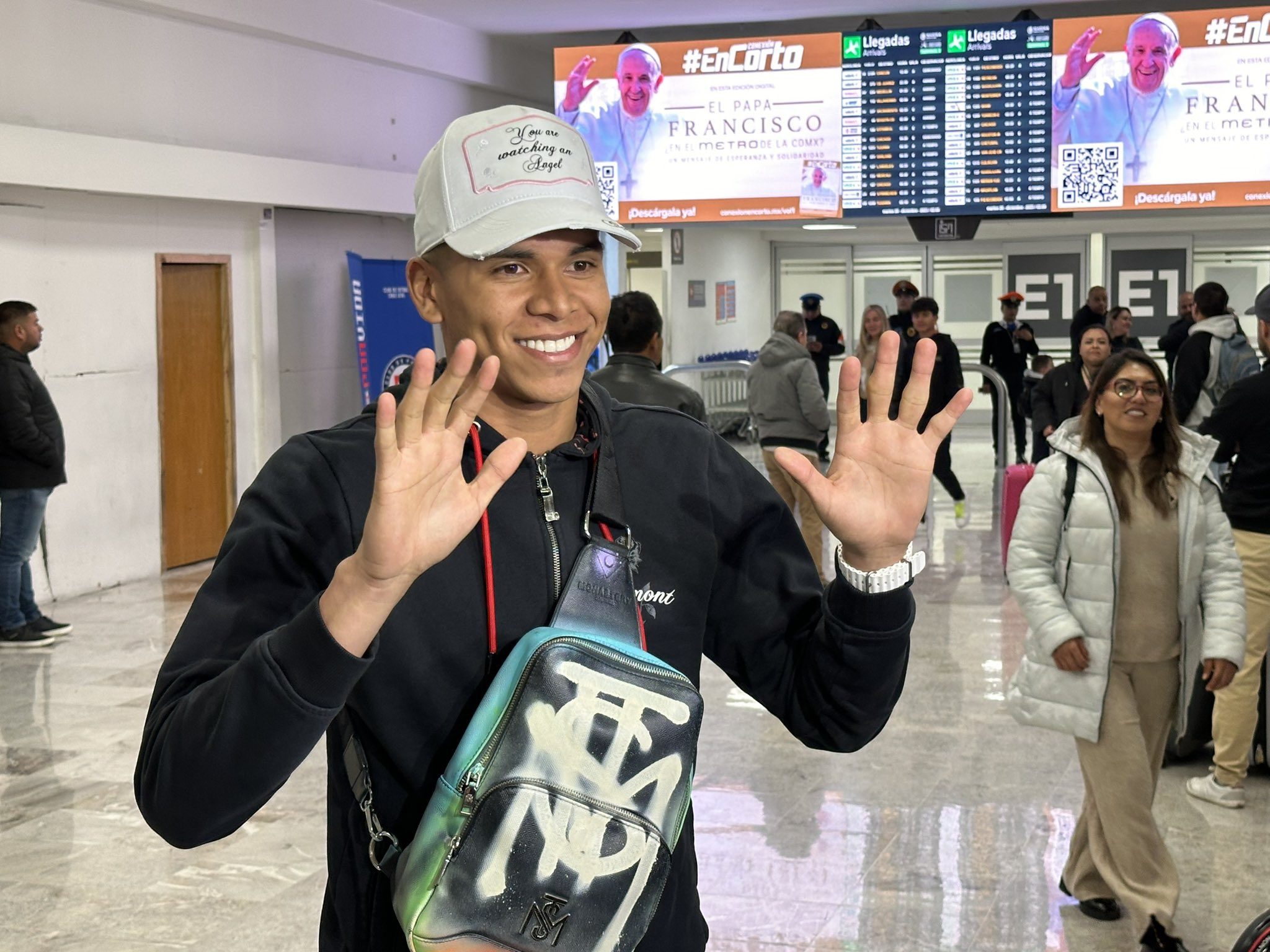 Kevin Mier ya está en México para unirse al Cruz Azul