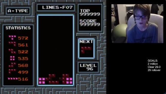 Joven de 13 años es la primera persona en el mundo que supera todos los niveles del Tetris