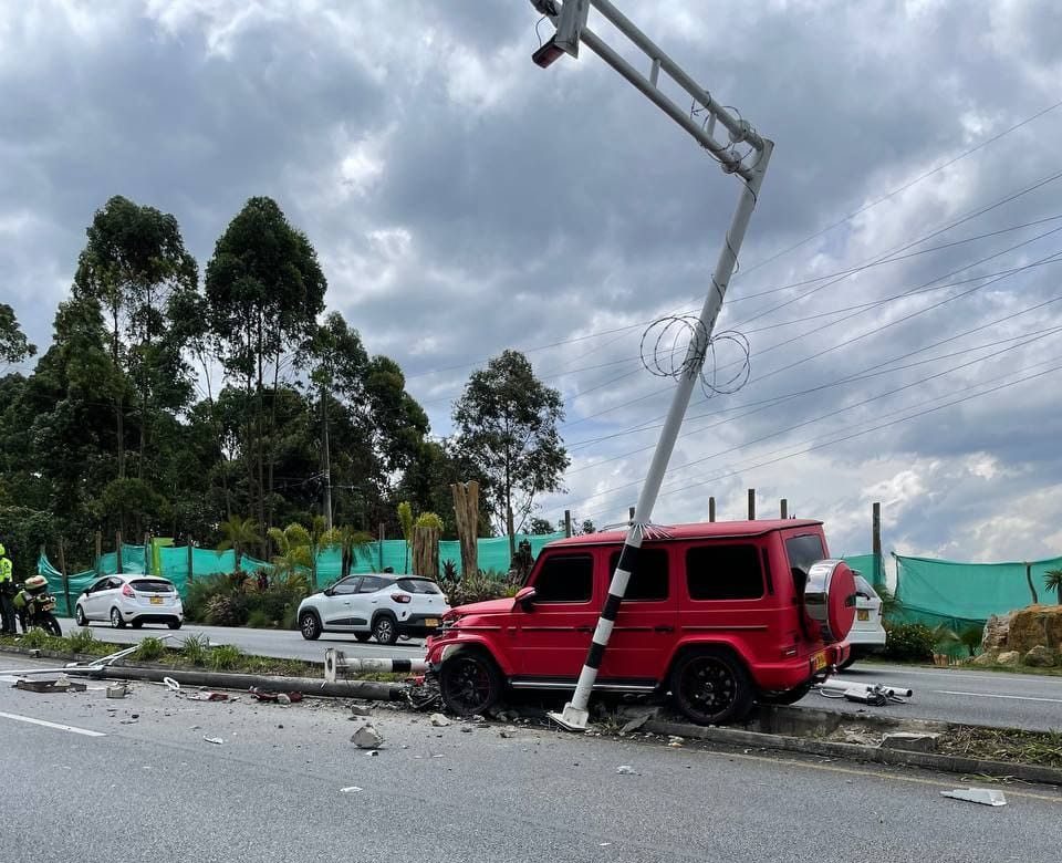 Camioneta en la que viajaba el cantante Ryan Castro se accidentó en Las Palmas