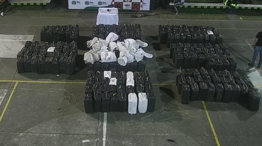 Autoridades incautan cinco toneladas de cocaína en un depósito subterráneo