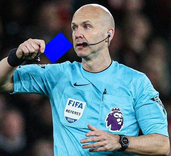 ¿Cuándo comenzaría a usarse la tarjeta azul en el fútbol profesional?
